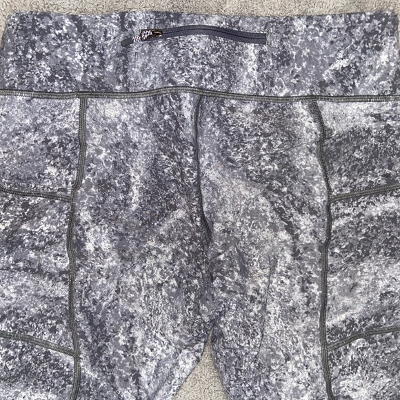 Lululemon Ankle Legging - Picture 5 of 7